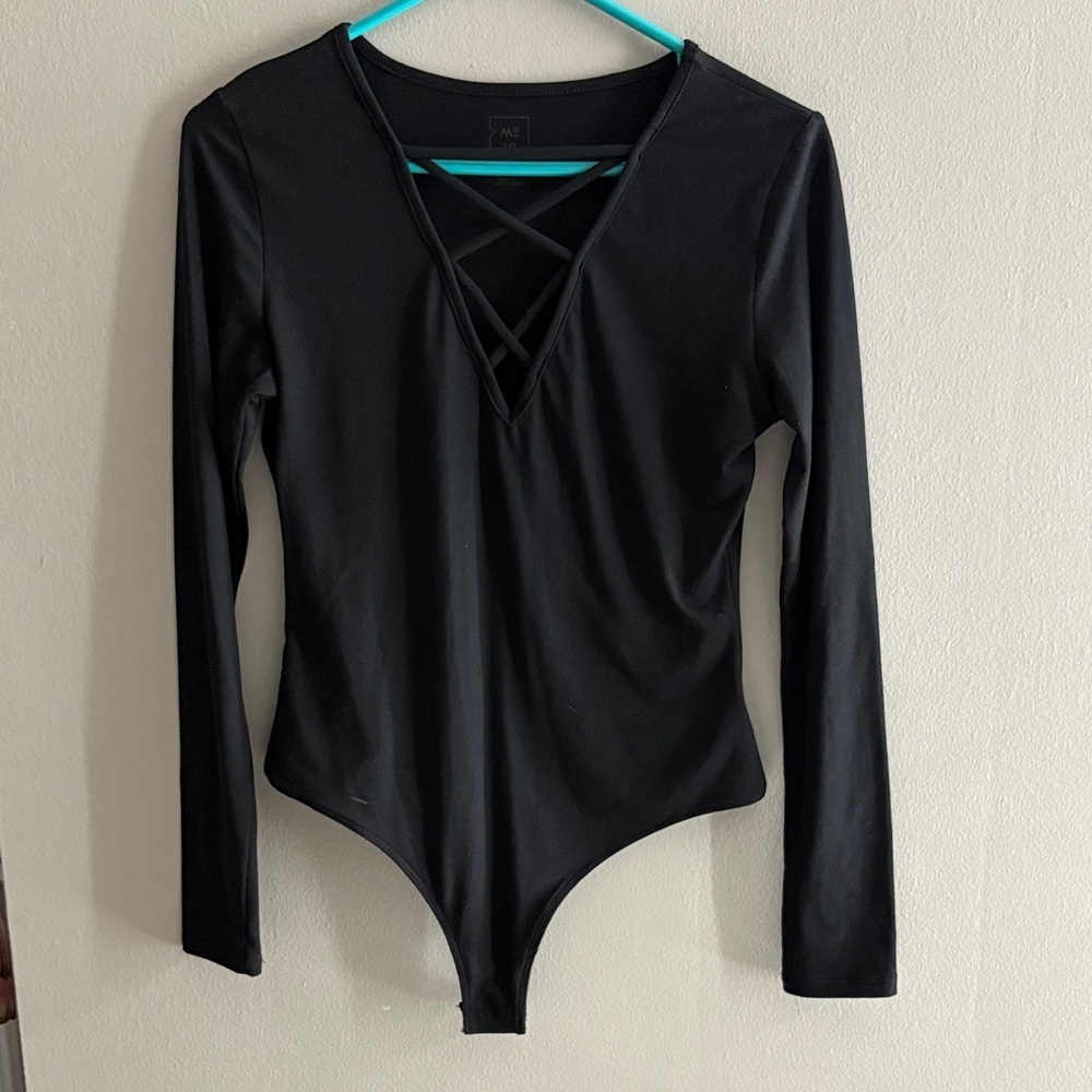 Me to We Black Crisscross V-Neck Long Sleeve Bodysuit